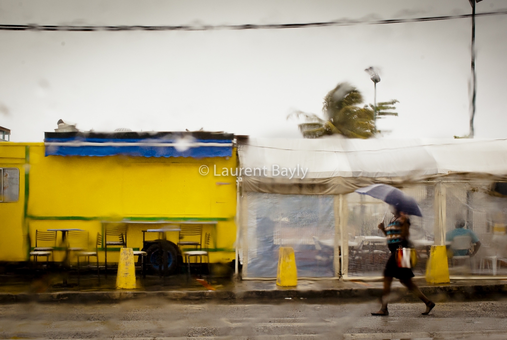 A travers la pluie